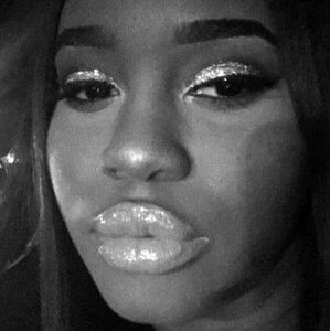 Meet your Posher, Jade